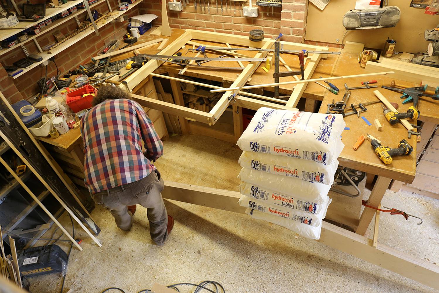 <p>The client, and self-builder Stuart load testing laminated plywood cranked roof beams to demonstrate structural preformace.&nbsp;</p>